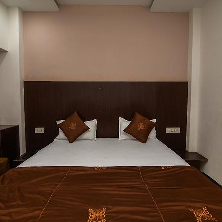 Shree Ram Hotel Ujjain Bagian luar foto