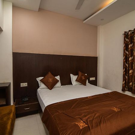 Shree Ram Hotel Ujjain Bagian luar foto