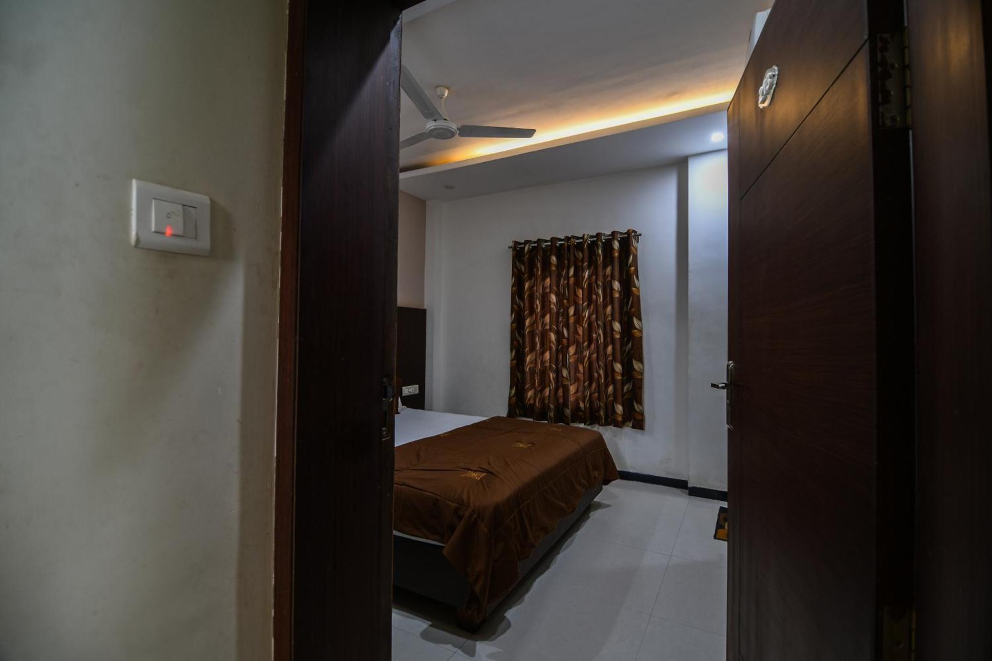 Shree Ram Hotel Ujjain Bagian luar foto