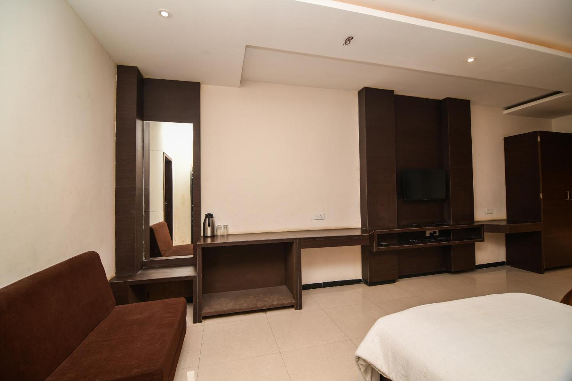 Shree Ram Hotel Ujjain Bagian luar foto