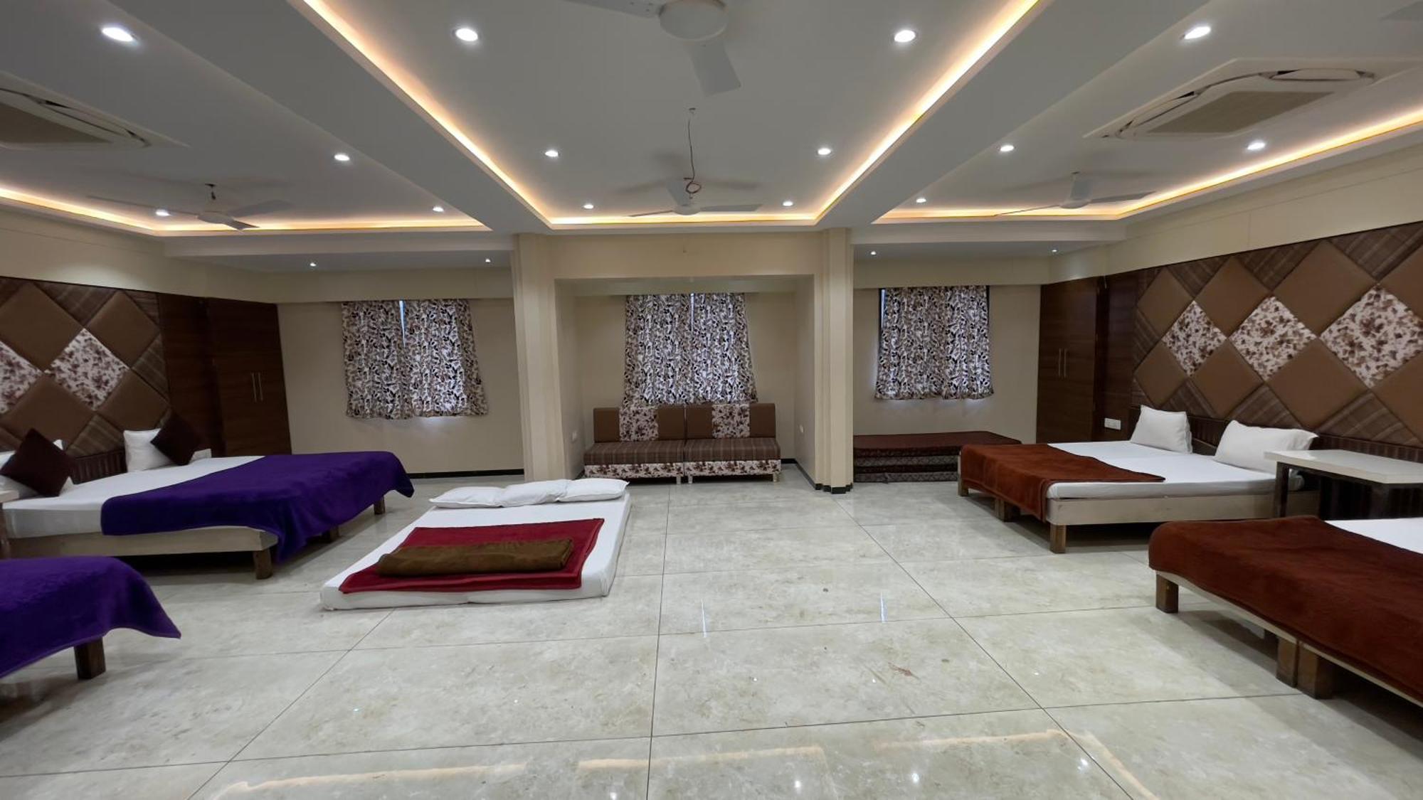 Shree Ram Hotel Ujjain Bagian luar foto