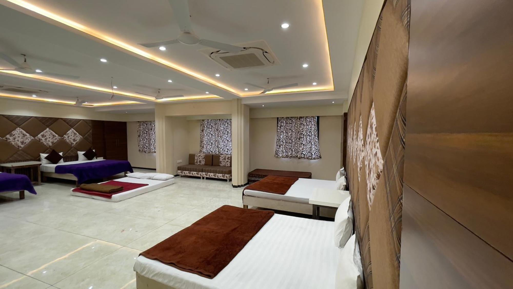 Shree Ram Hotel Ujjain Bagian luar foto