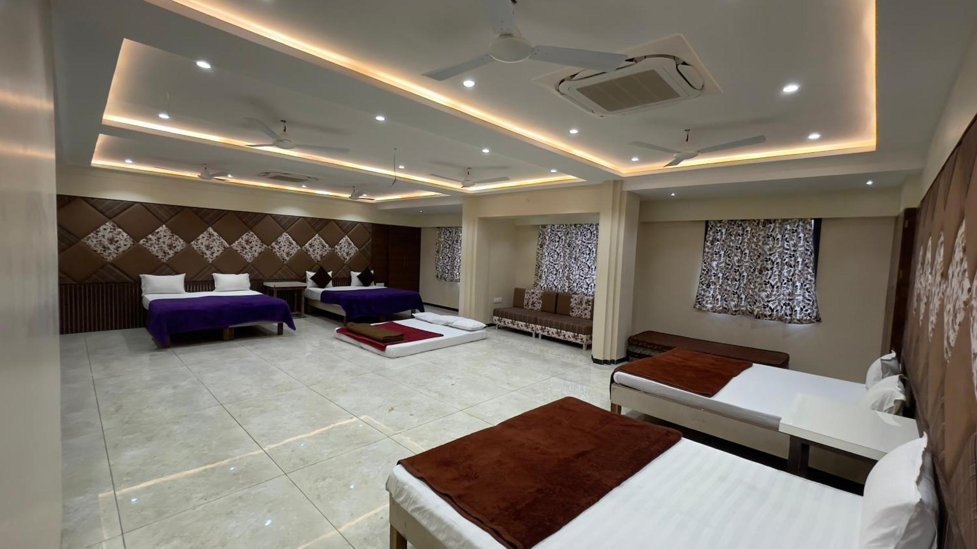 Shree Ram Hotel Ujjain Bagian luar foto
