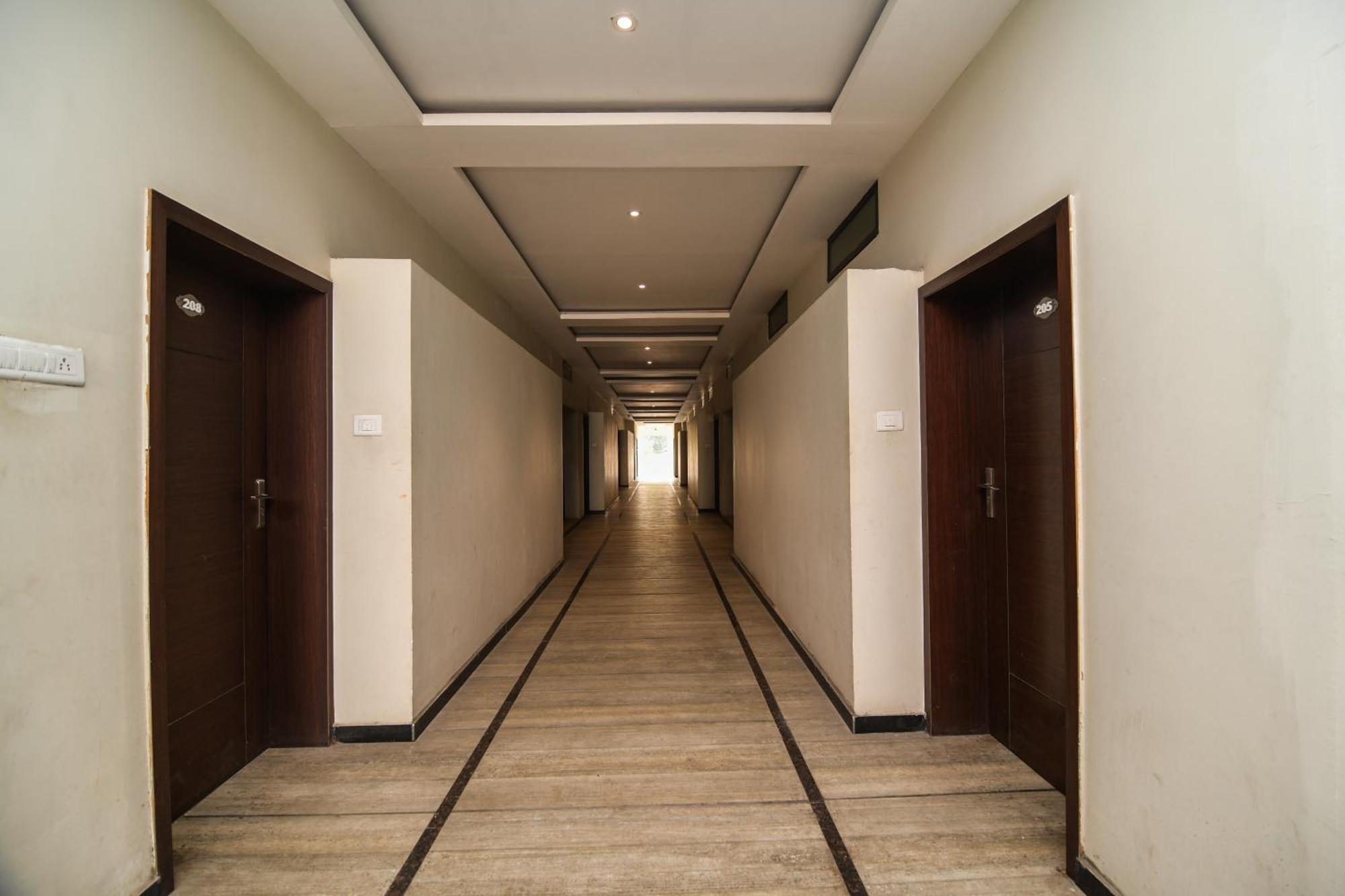 Shree Ram Hotel Ujjain Bagian luar foto