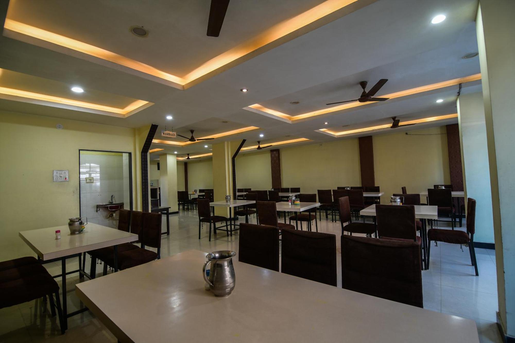 Shree Ram Hotel Ujjain Bagian luar foto