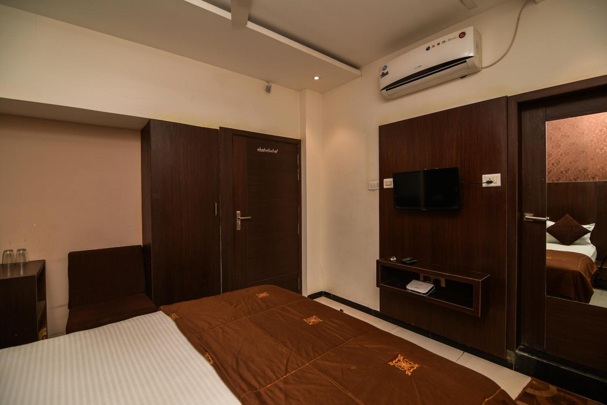 Shree Ram Hotel Ujjain Bagian luar foto
